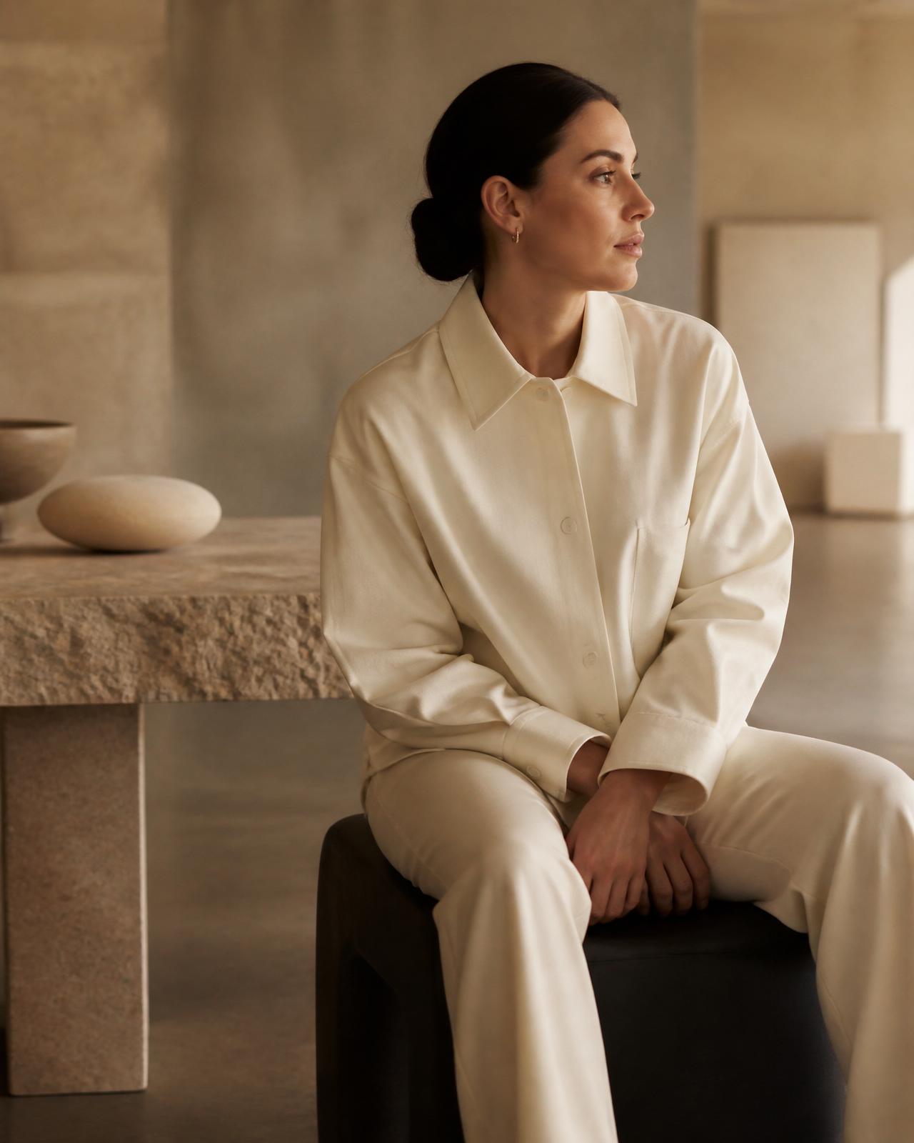 Retrato de designer autoral premium em seu ateliê